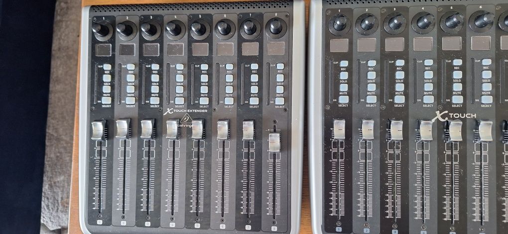 Behringer X-TOUCH - Kontroler, konsola + Extender