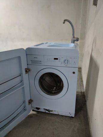 Máquina de lavar a Roupa SMEG sem motor.