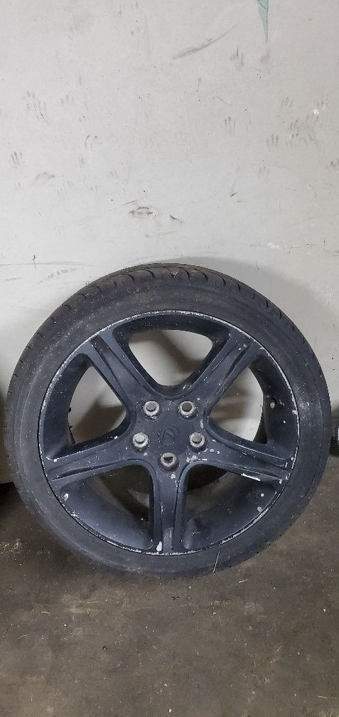 Kola felgi aluminiowe z oponami 215/45/17 lexus is200