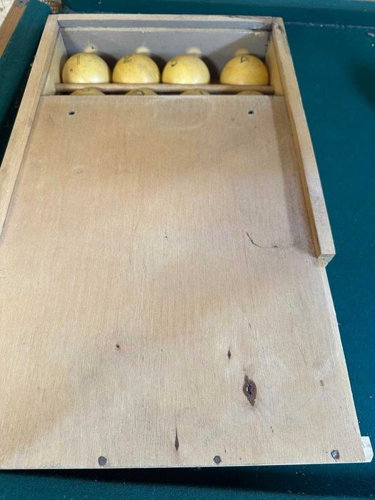 Шары бильярдные ( новые) СССР. Вес-230гр, Диаметр-70мм.