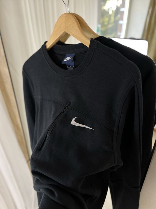 Nike Sportswear Tech: Світшот з кишенею на блискавці та Swoosh