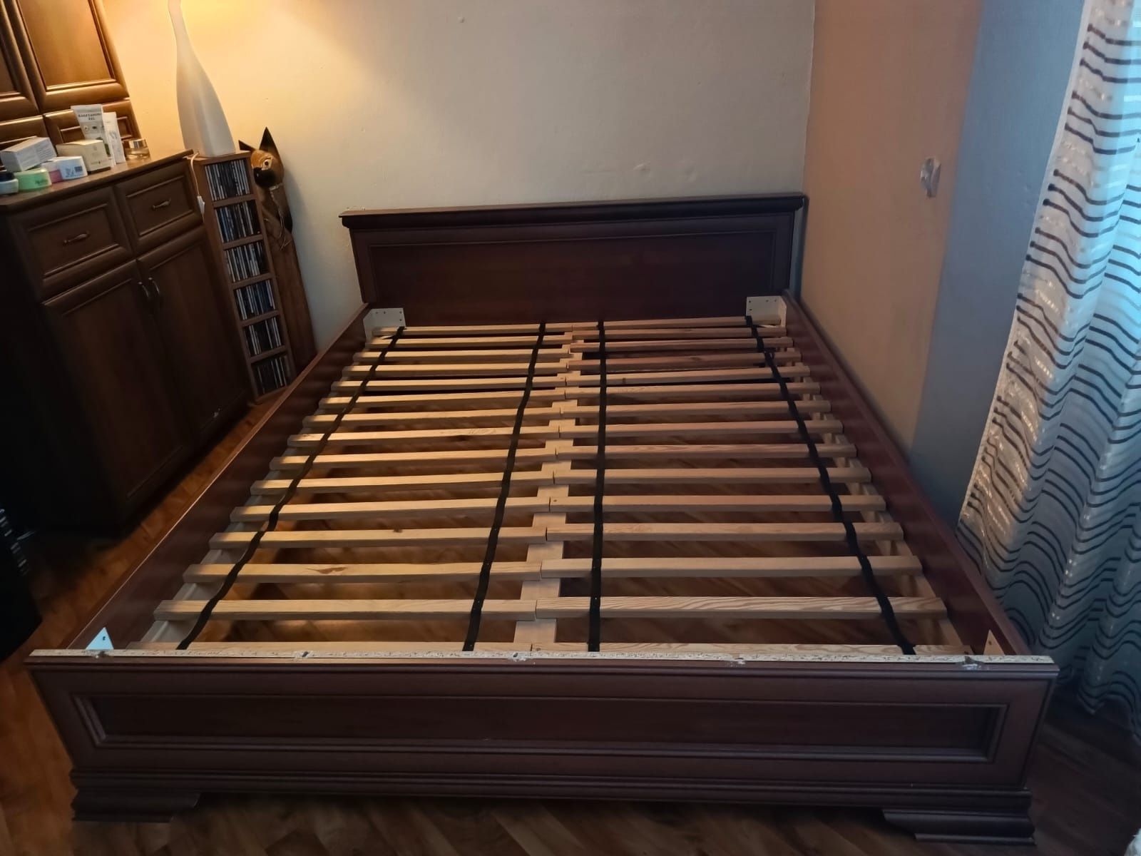 Łóżko wraz z stelażem- Super stan