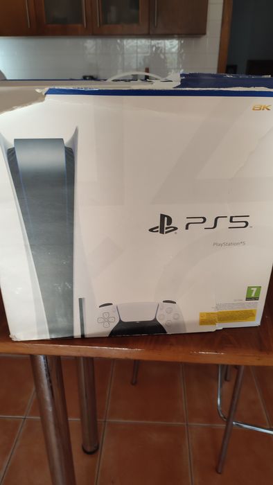 Ps5 com leitor+ comando+ 4 jogos