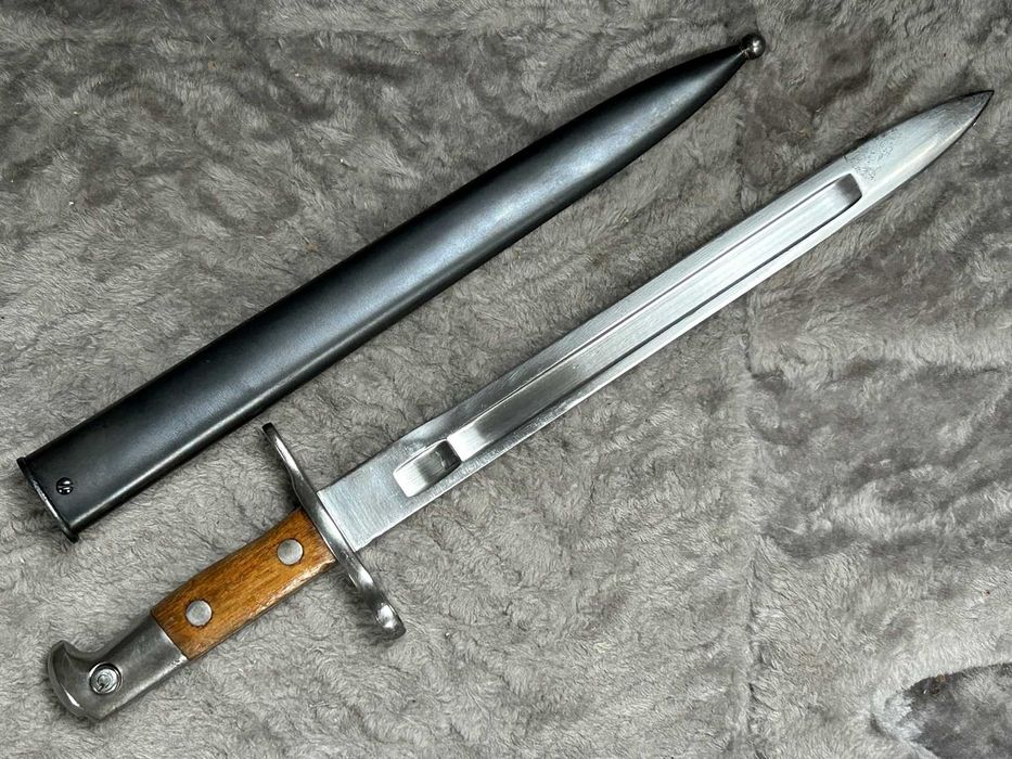 Szwajcarski bagnet Dolchbayonett M1899 -  grzbiet blokujący zbrocza