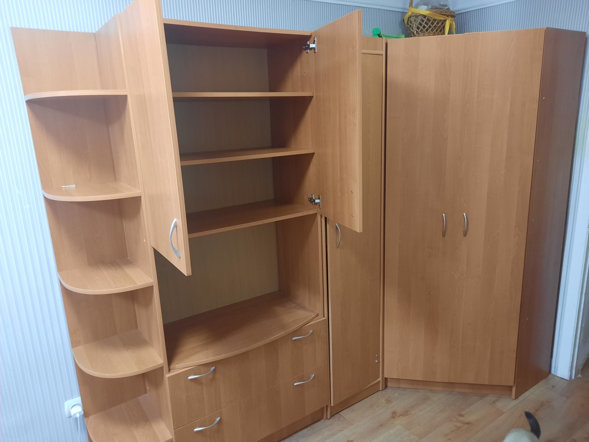 Вітальня з кутовою шафою