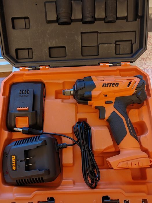 Klucz udarowyy NITEO + gratis narzędzie wielofunkcyjne