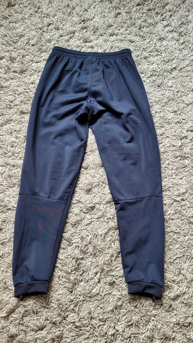 Spodnie JAKO r. 152 - wymiary znajdują się na zdjęciach.