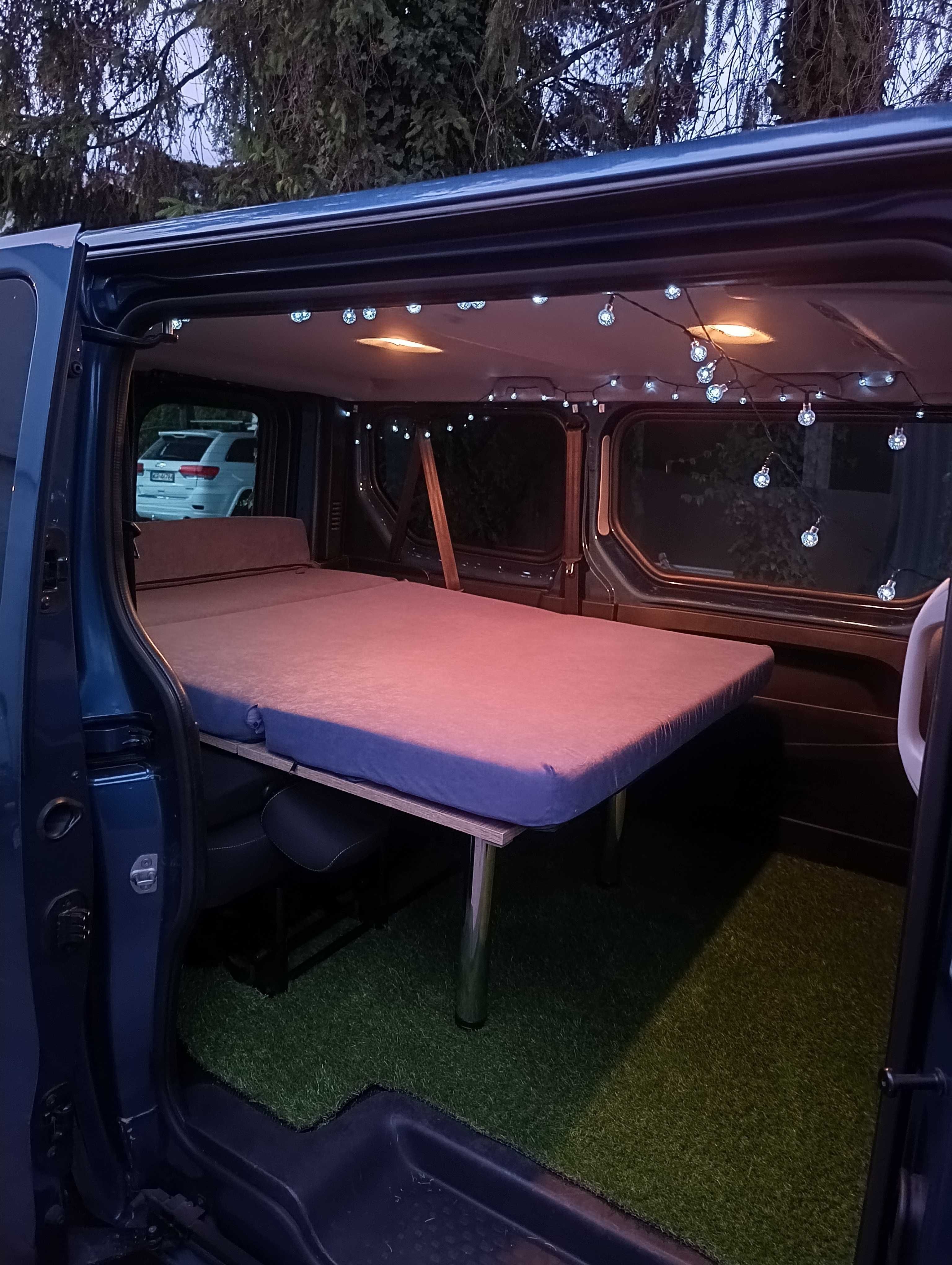 Renault Trafic 9 osób kamper 1 właściciel od nowości 122000km !!!