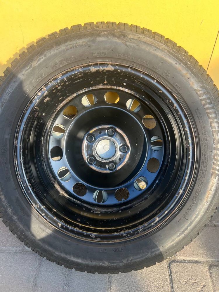 Шини Bridgestone 2023 зима з дискими і ковпаками volkswagen