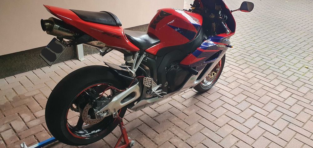 Honda CBR 1000RR sc57