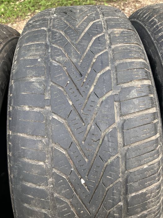 Шини Semperit Зима 215/65R16