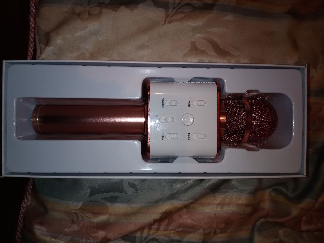 Microfone com coluna a bateria