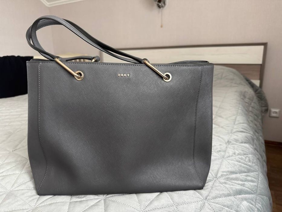 Шкіряна сумка DKNY