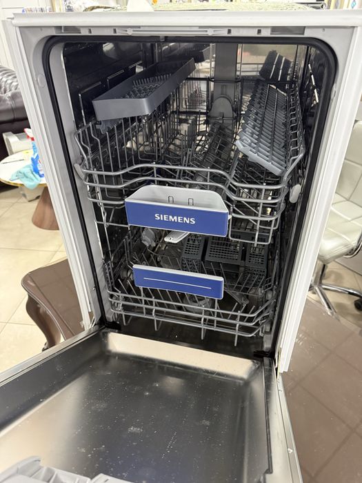Посудомийна машина Siemens SR53ES24KE