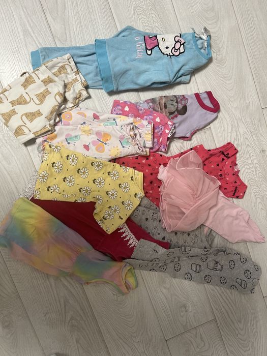 Пакет речей на дівчинку