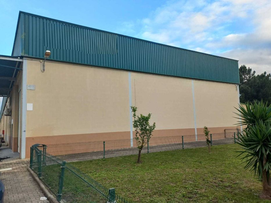 Armazém para arrendar em Rua Eugénio dos Santos, Pinhal de Frades