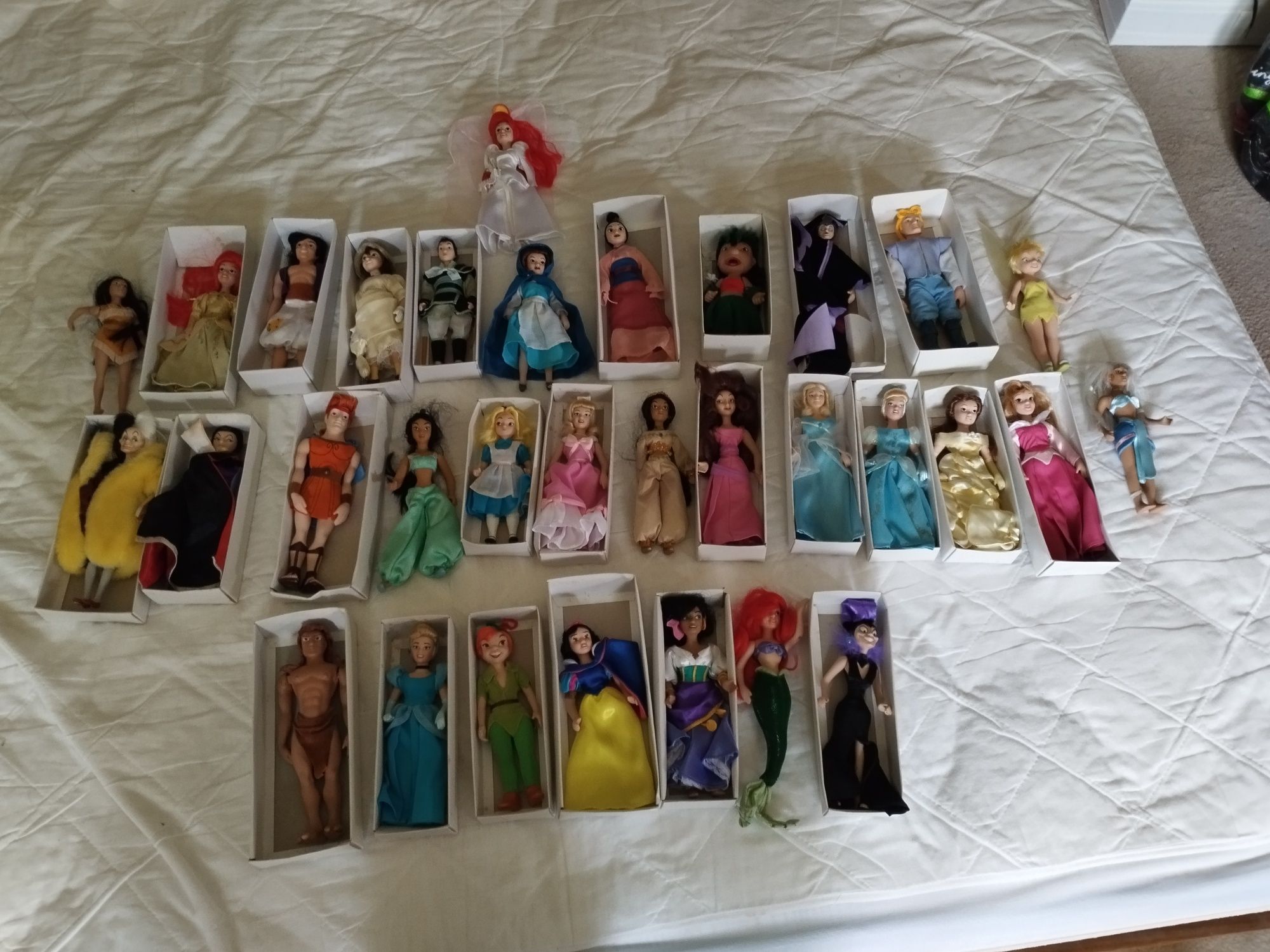 Figuras  Novos Disney Princesas e etc  em Porcelana . Coleção Vintage