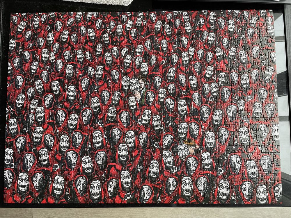 Puzzle 1000 Dom z Papieru Netflix Clementoni