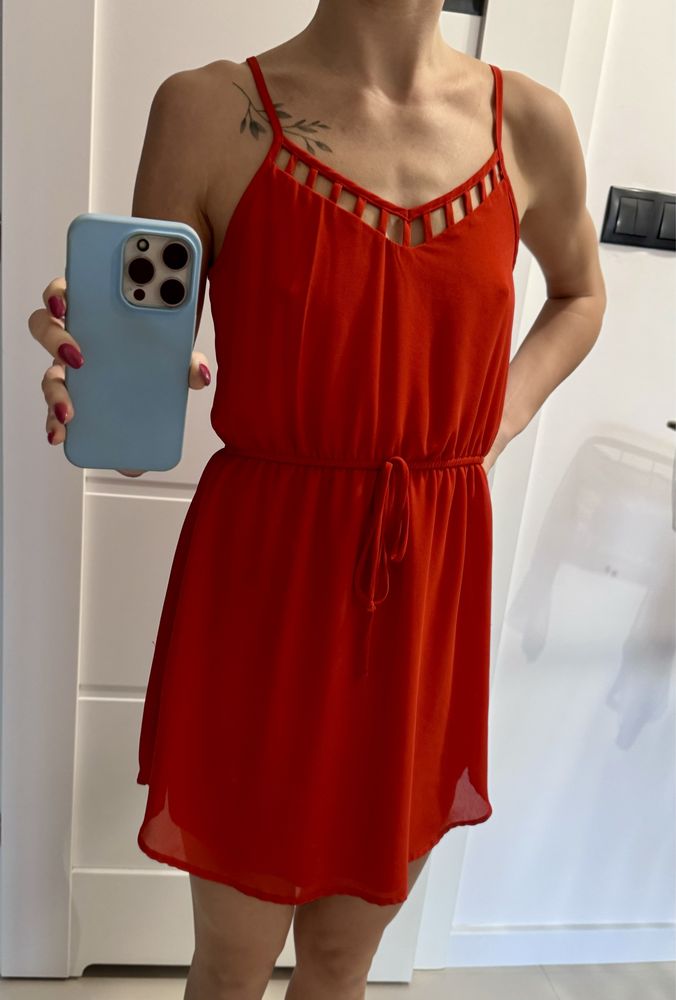 Sukienka czerwona na ramiączka