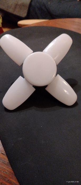 Lampka wkręcana jak żaròwka.