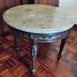 Mesa redonda com pedra mármore