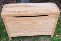 Arca artesanal feita em madeira de pinho