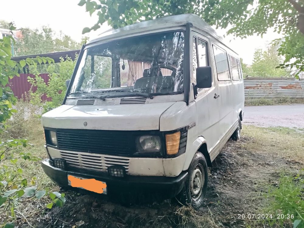 Мікроавтобус Mercedes