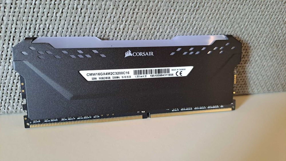 Memória Ram DDR4 Corsair Vegeance Pro RGB 8GB
