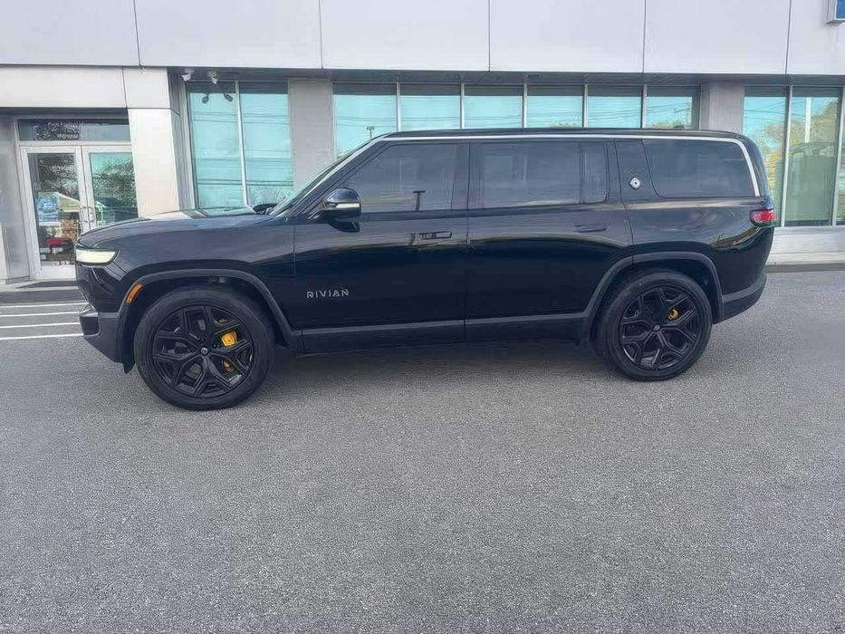 Rivian R1S Adventure Quad Motor      2023