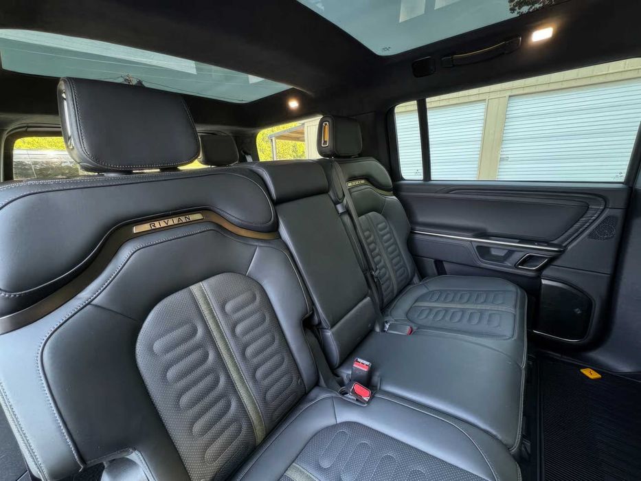 Rivian R1S Adventure      2024