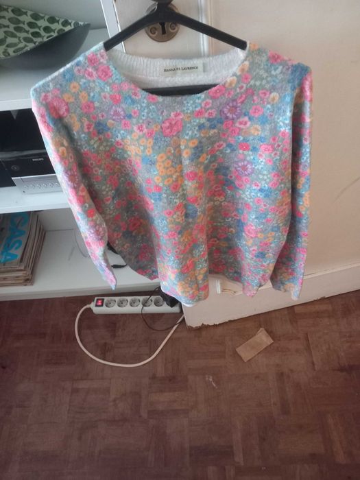 Camisola com motivos florais