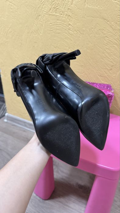 Туфлі лодочки шпилька чорні з бантом шкіряні