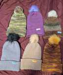 Gorros, cachecóis e bandelettes feitos à mão