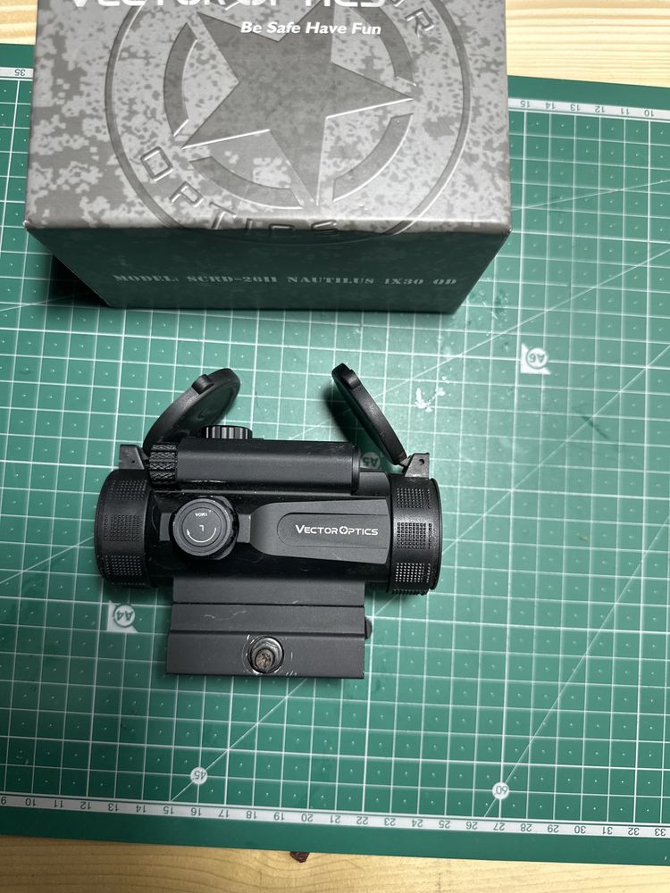 Vector Optics Nautilus