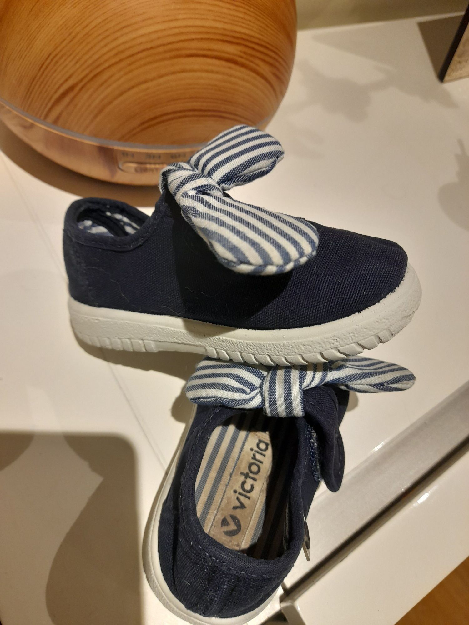 Sandalias Victoria azul 21