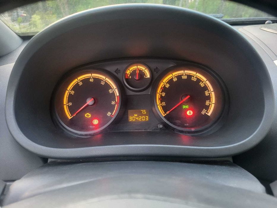 opel corsa D z kompletem kół zapasowych
