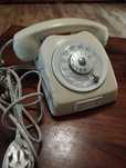 Stary telefon stacjonarny,sprawny.