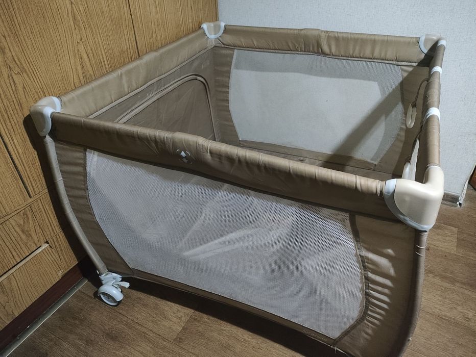 Продам манеж ...