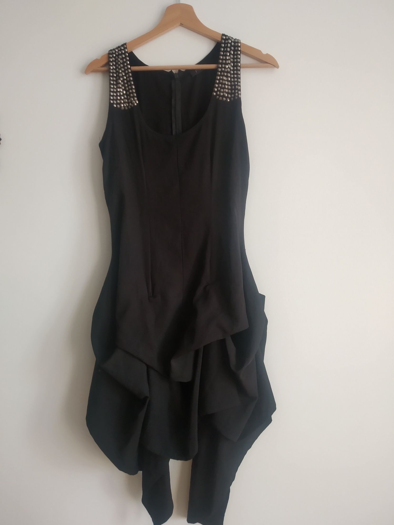 Czarna asymetryczna sukienka vintage rock nity