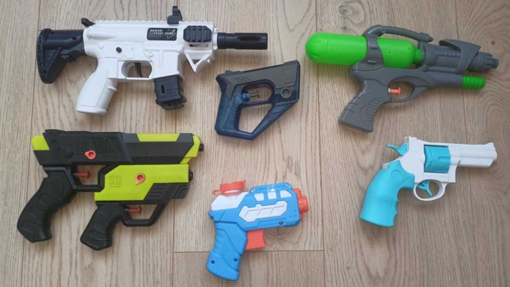 Водяні пістолети бу