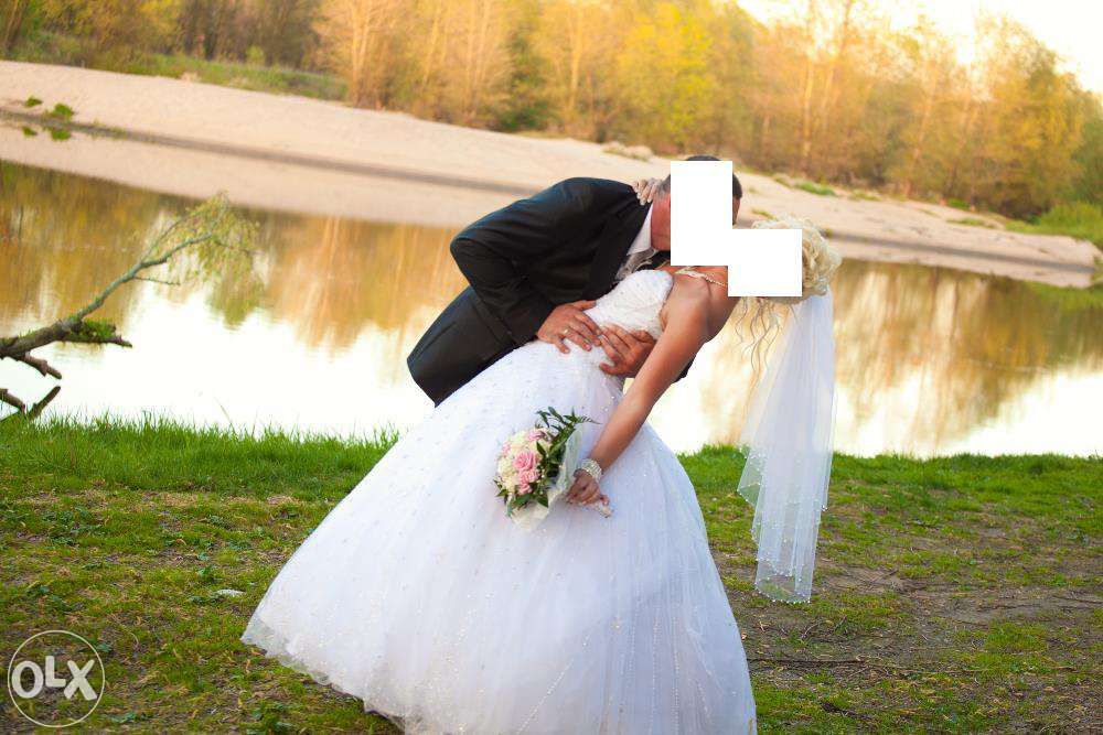 Piękna suknia DEMETRIOS 960