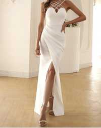 Piękna białą sukienka