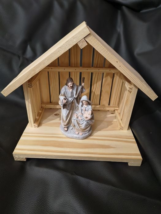 Drewniana szopka bożonarodzeniowa