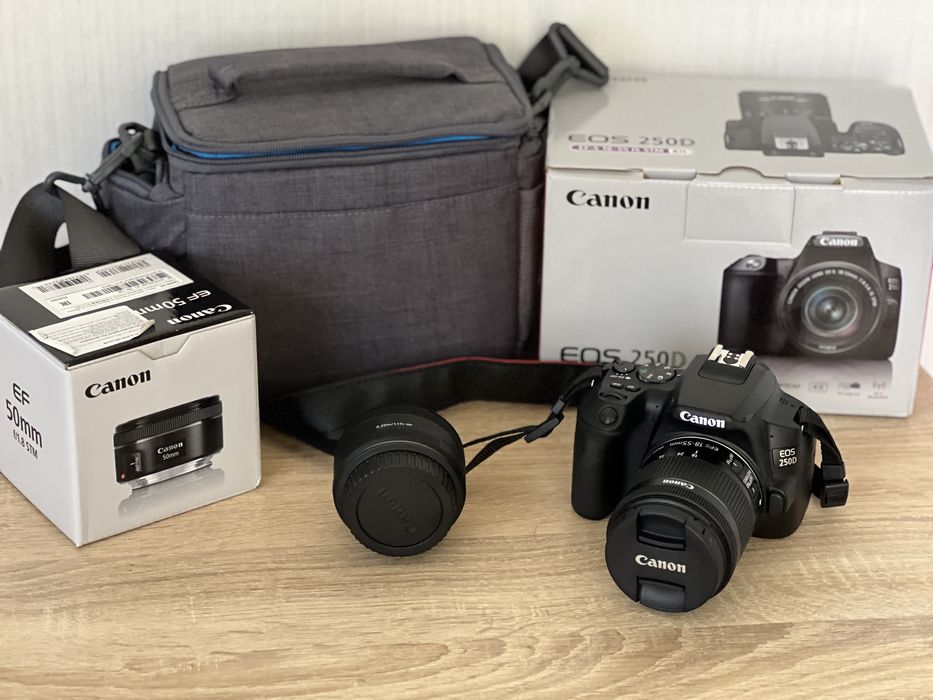 Фотоапарат Canon eos 250 D EF-S 18-25 IS STM(сумка і обєктив в подарун