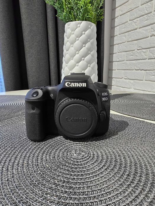 Фотоаппарат Canon EOS 90d body