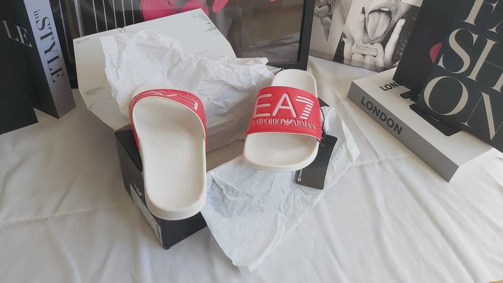 Chinelo EA7 Emporio Armani T35 Rosa/Branco