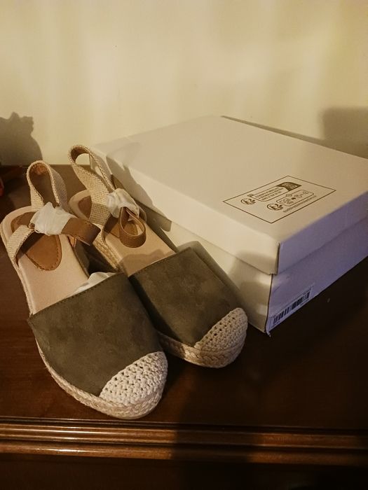 Sandalias cunha, tamanho 36