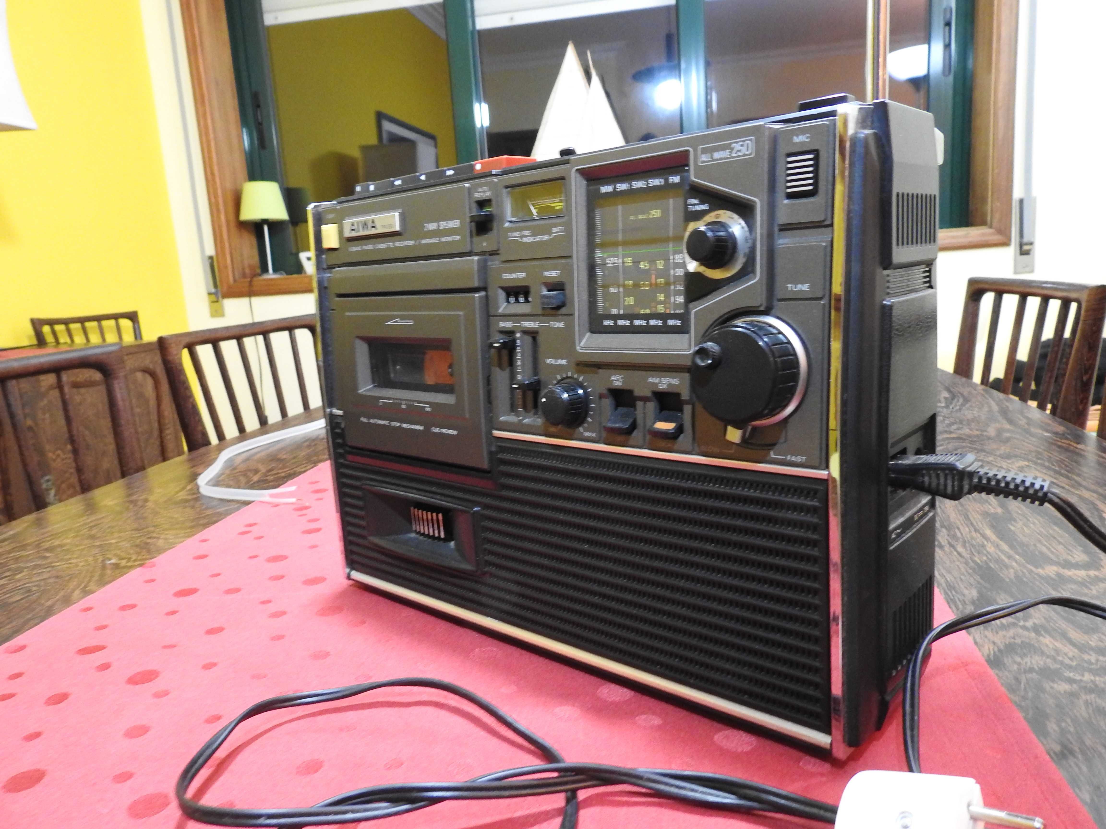 Rádio portátil AIWA vintage