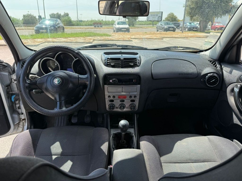 Alfa Romeo 147 1.6 TwinSpark 2001 em bom estado