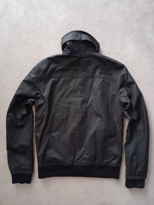 Брендова куртка Superdry.
Розмір M.